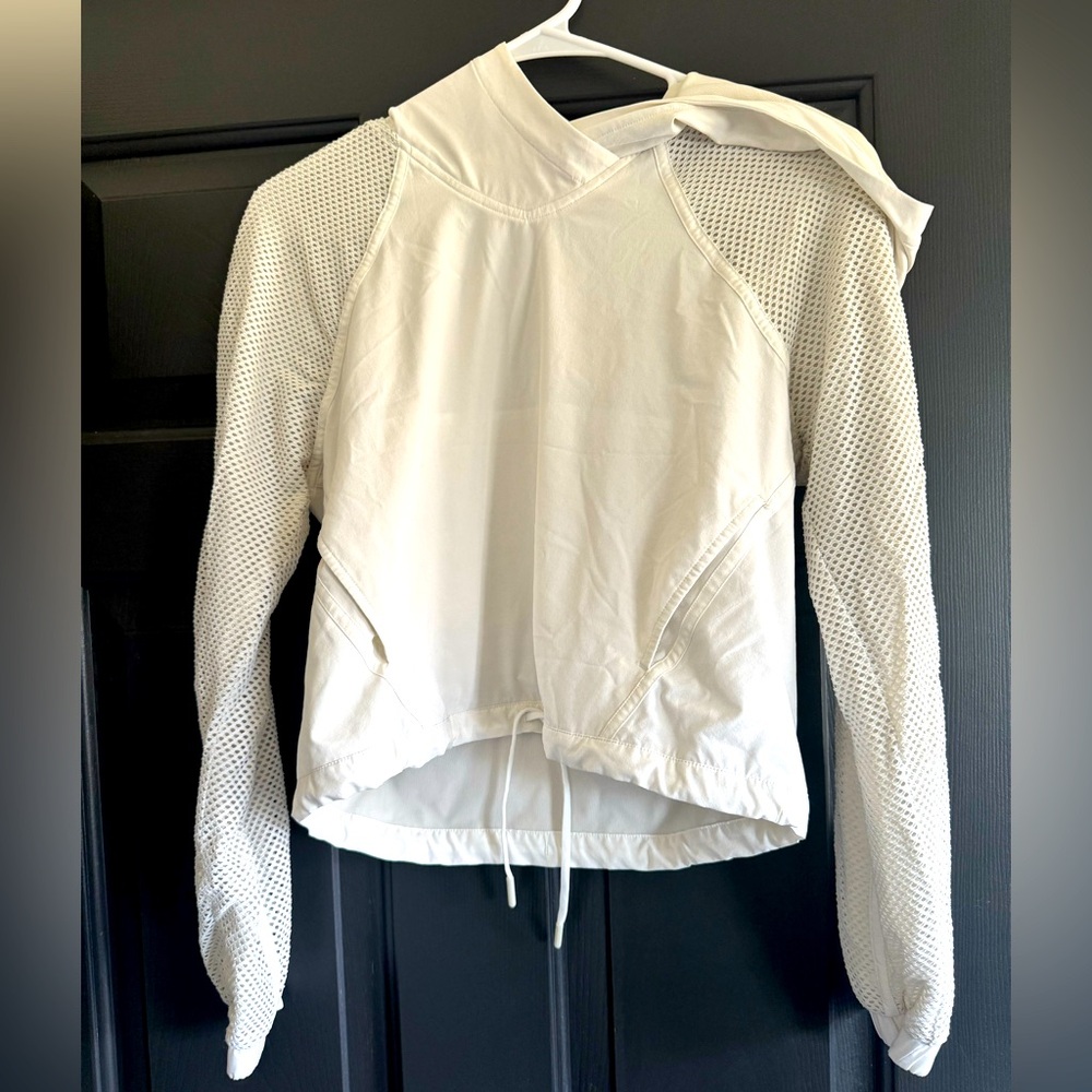 Lululemon - White mesh jacket / great condition - size 4